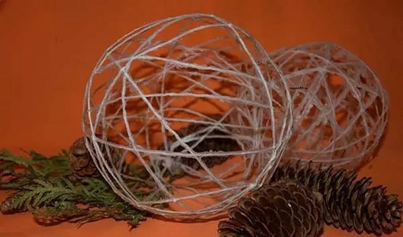 Красивый декор из ниток: делаем шары своими руками - «Декор»
