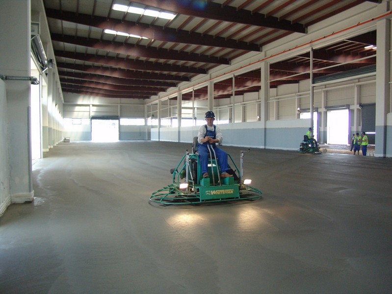 Преимущества и ремонт упрочненных бетонных полов - «Строительство»