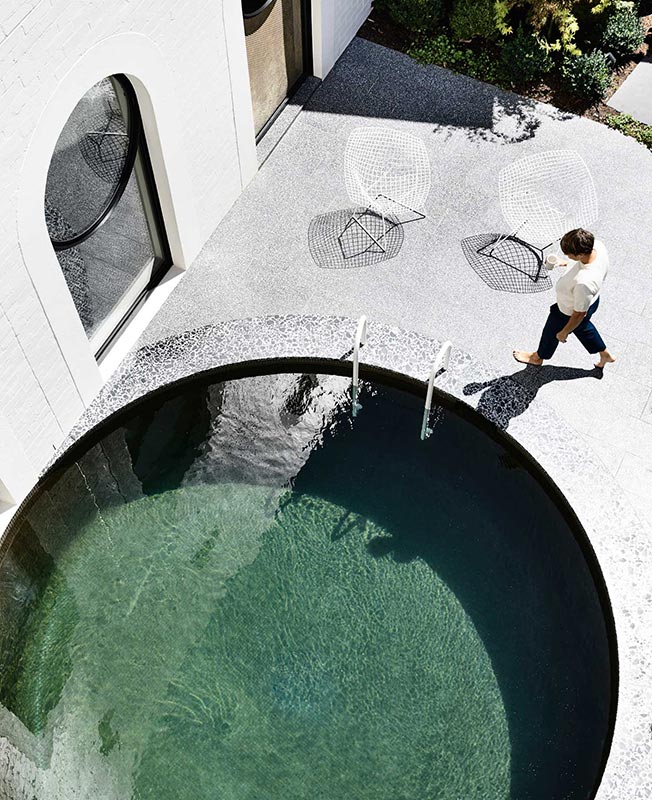 Kennedy Nolan: дом с глубоким бассейном - «Интерьер»
